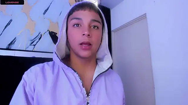 Snapshot of Seductivo_jr chatting on May 7, 2026, 5:35 am Seductivo jr online show from May 7, 2026, 5:35 am