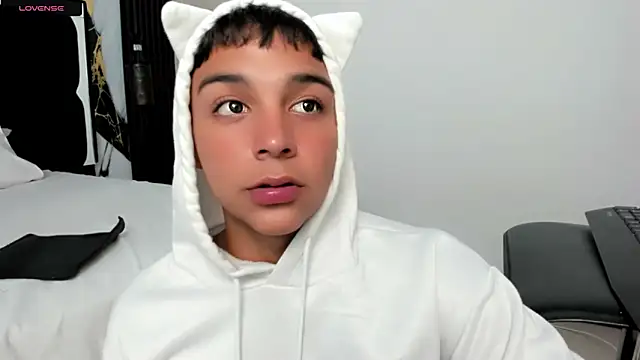 Snapshot of Seductivo_jr chatting on May 17, 2026, 10:39 pm Seductivo jr online show from May 17, 2026, 10:39 pm