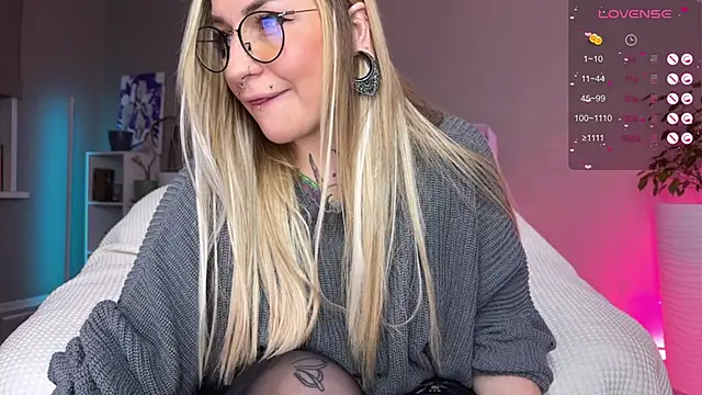 Tanya Acid online show from December 18, 2025, 6:25 pm