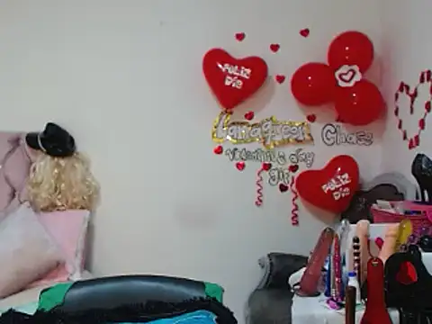 lanaqueen699 online show from February 19, 2025, 12:22 pm