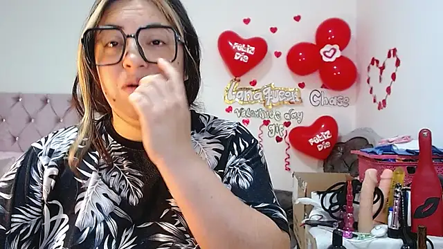 lanaqueen699 online show from February 24, 2025, 3:20 pm