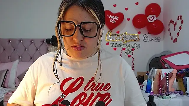 lanaqueen699 online show from February 27, 2025, 3:26 pm