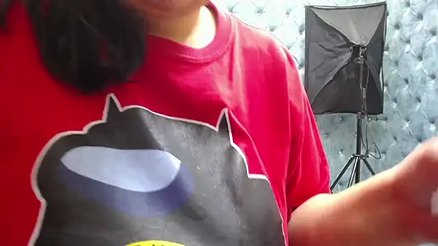 NaomyPrinces online show from December 6, 2024, 1:33 pm