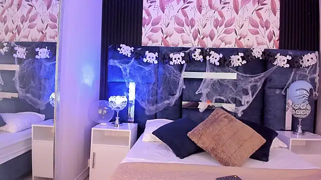 Larabrooks online show from October 28, 2025, 7:38 pm