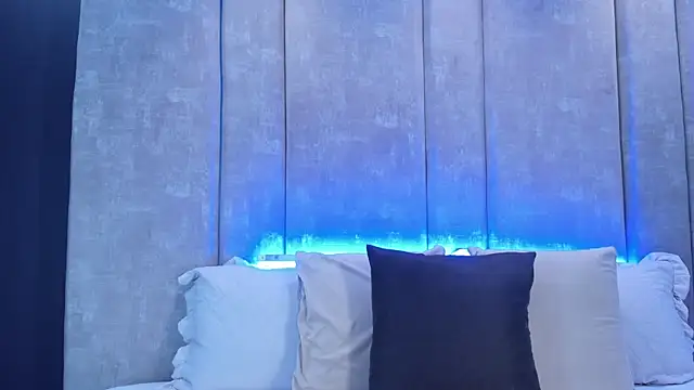 Larabrooks online show from April 11, 2026, 7:18 pm