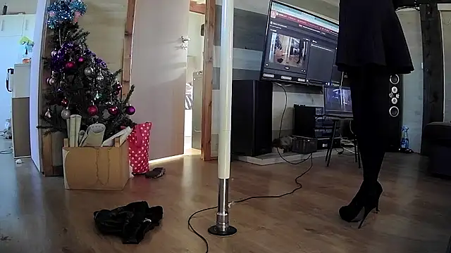 Snapshot of FLakiReve chatting on December 18, 2025, 2:56 pm FLakiReve online show from December 18, 2025, 2:56 pm