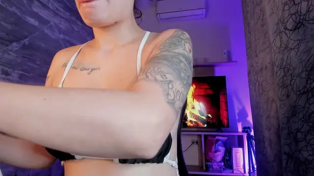 Melany Luv online show from March 27, 2026, 10:20 pm