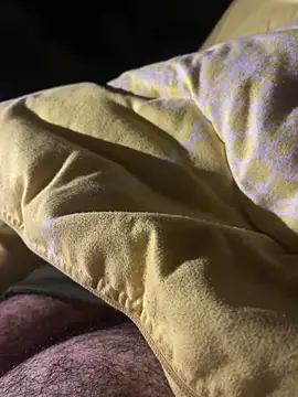 Snapshot of HeistingSinging chatting on February 27, 2026, 5:35 pm HeistingSinging online show from February 27, 2026, 5:35 pm