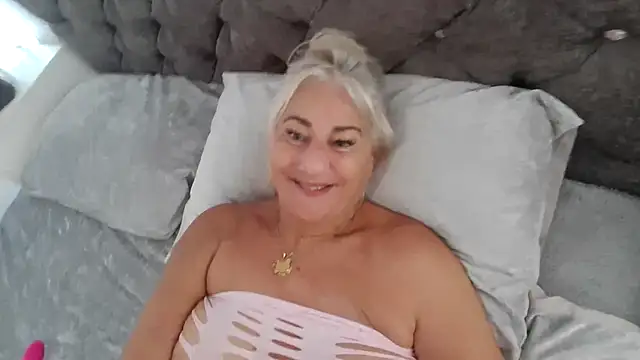 TanyaTaylor45 online show from April 25, 2026, 3:09 pm