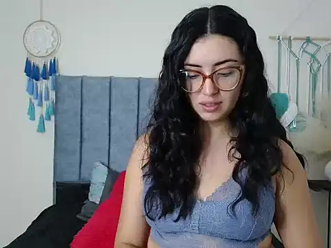 EvoletFMK online show from September 23, 2025, 3:04 pm