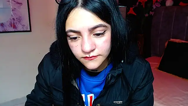 Violettasquirt online show from November 28, 2025, 1:47 pm