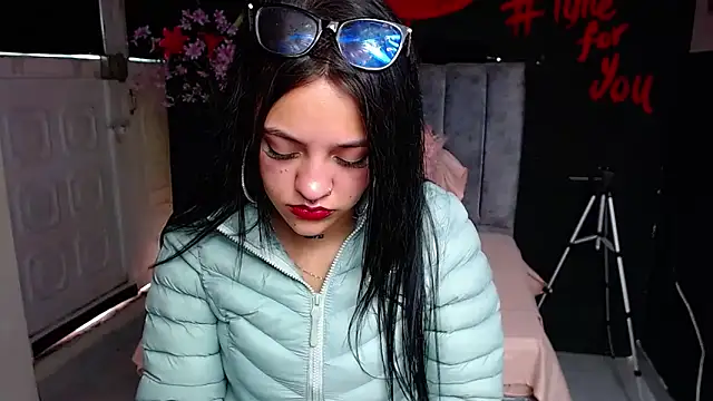 Violettasquirt online show from March 2, 2026, 1:40 pm