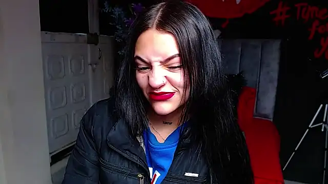 Violettasquirt online show from March 18, 2026, 1:47 pm