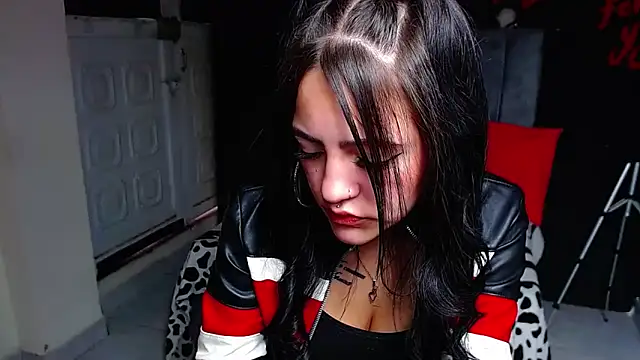 Violettasquirt online show from March 28, 2026, 1:43 pm