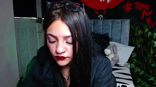 Snapshot of Violettasquirt chatting on April 22, 2026, 1:34 pm Violettasquirt online show from April 22, 2026, 1:34 pm