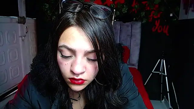 Snapshot of Violettasquirt chatting on May 7, 2026, 5:18 pm Violettasquirt online show from May 7, 2026, 5:18 pm