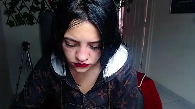 Snapshot of Violettasquirt chatting on May 30, 2026, 1:08 pm Violettasquirt online show from May 30, 2026, 1:08 pm