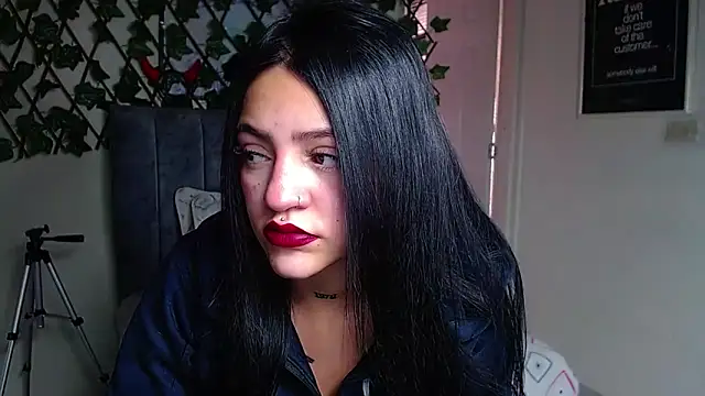 Snapshot of Violettasquirt chatting on June 9, 2026, 1:23 pm Violettasquirt online show from June 9, 2026, 1:23 pm