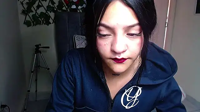 Snapshot of Violettasquirt chatting on June 10, 2026, 1:43 pm Violettasquirt online show from June 10, 2026, 1:43 pm