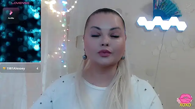 JewellKiss7 online show from May 16, 2026, 1:32 pm