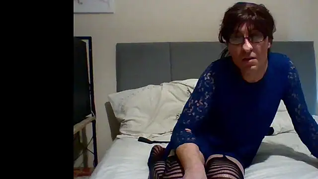 lolaisagoodtime online show from January 4, 2025, 1:42 am