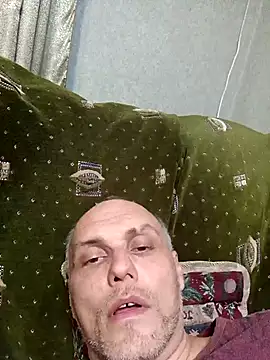 Pineapple04 online show from November 29, 2025, 8:23 pm