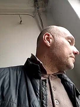 Pineapple04 online show from April 14, 2026, 6:52 am