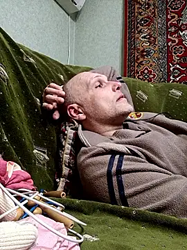 Pineapple04 online show from April 18, 2026, 6:01 pm