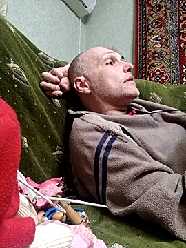 Pineapple04 online show from April 19, 2026, 6:10 pm