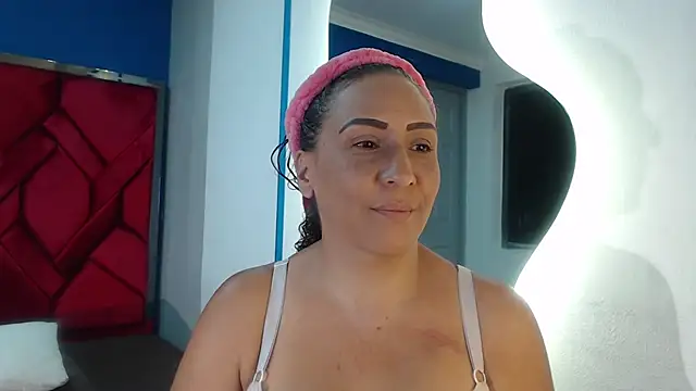 EvaMills1 online show from January 26, 2025, 3:14 pm