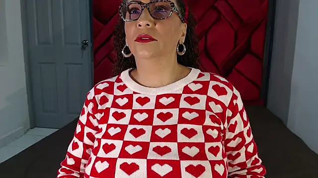 EvaMills1 online show from February 9, 2025, 3:12 pm