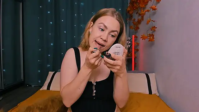 InsatiableFoxX online show from September 29, 2025, 10:36 pm