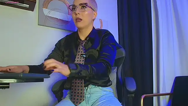 Camila Chainn online show from October 13, 2025, 10:37 am