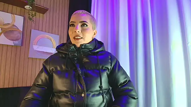 Camila Chainn online show from November 20, 2025, 5:18 am