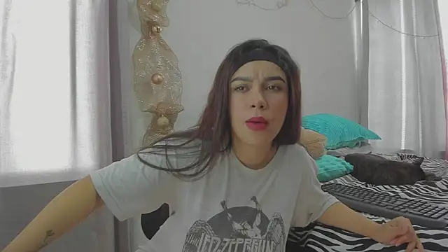 HARLEYNAPIER online show from November 23, 2025, 2:39 pm