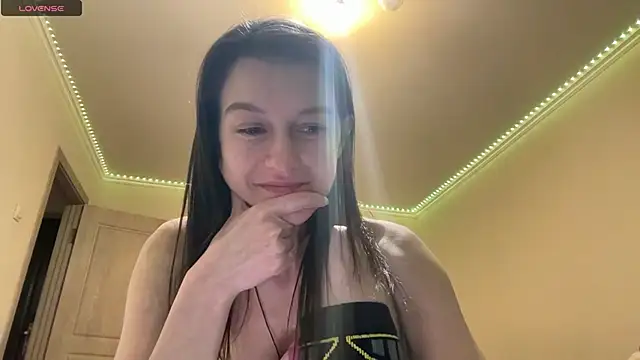 Snapshot of Alice__grace chatting on February 13, 2025, 7:31 pm Alice  grace online show from February 13, 2025, 7:31 pm