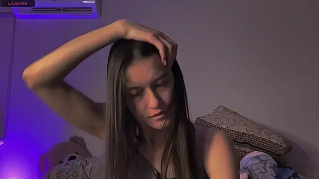 Snapshot of Alice__grace chatting on February 18, 2025, 3:32 pm Alice  grace online show from February 18, 2025, 3:32 pm