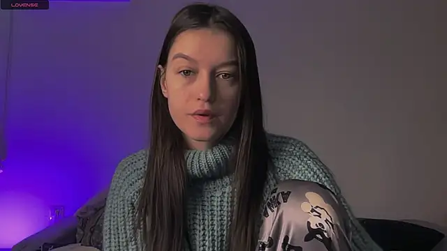 Snapshot of Alice__grace chatting on February 19, 2025, 2:23 pm Alice  grace online show from February 19, 2025, 2:23 pm