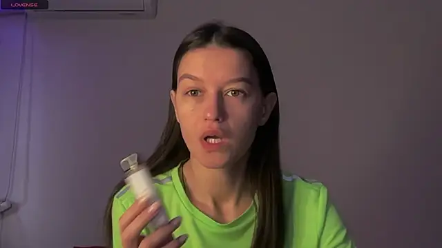Snapshot of Alice__grace chatting on February 21, 2025, 2:38 pm Alice  grace online show from February 21, 2025, 2:38 pm