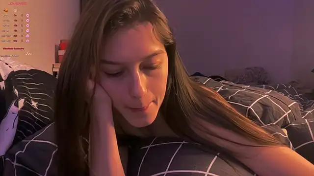Snapshot of Alice__grace chatting on February 27, 2025, 3:59 pm Alice  grace online show from February 27, 2025, 3:59 pm