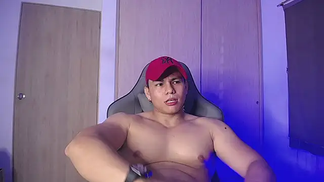 Snapshot of RoyConstance chatting on March 10, 2025, 2:28 am RoyConstance online show from March 10, 2025, 2:28 am