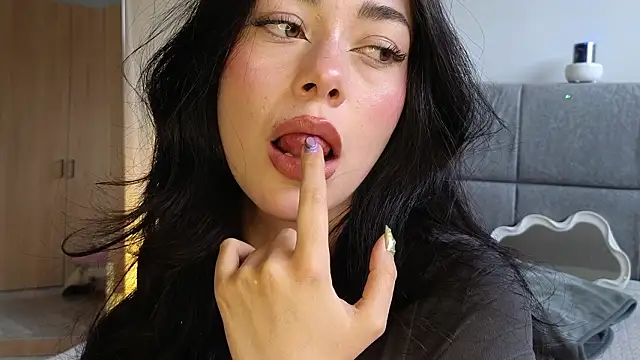 Soffimoon  online show from February 20, 2026, 9:37 pm