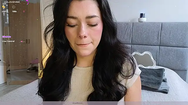 Soffimoon  online show from February 24, 2026, 8:29 pm