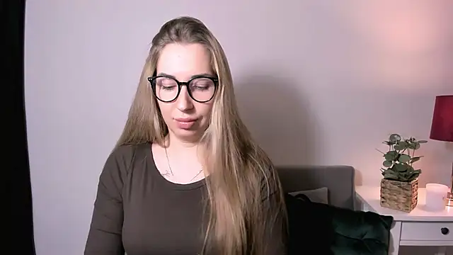 AriaDesire online show from January 14, 2026, 12:11 pm