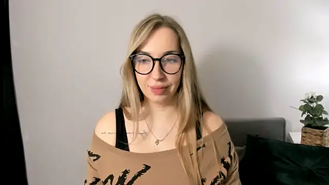 Snapshot of AriaDesire chatting on March 20, 2026, 8:08 am AriaDesire online show from March 20, 2026, 8:08 am