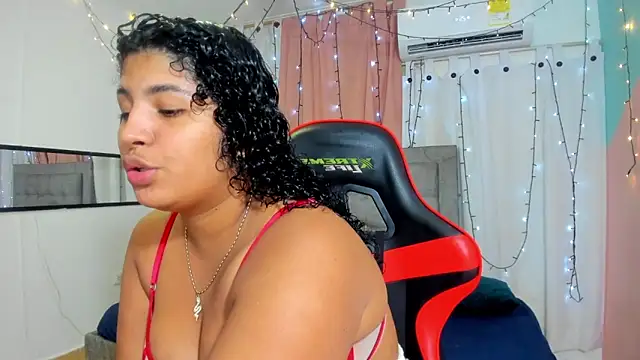 valentina 0  online show from February 6, 2025, 3:37 am