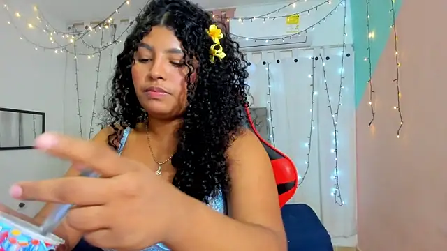 valentina 0  online show from February 8, 2025, 9:35 am