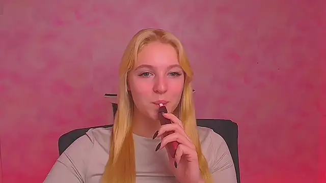 Snapshot of Milka_kiss_ chatting on January 4, 2025, 4:32 pm Milka kiss online show from January 4, 2025, 4:32 pm