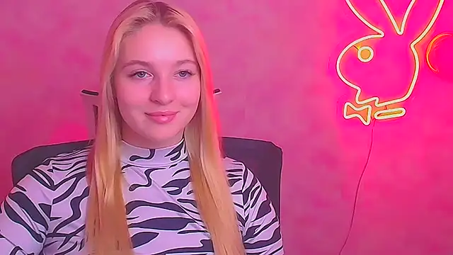 Snapshot of Milka_kiss_ chatting on February 17, 2025, 12:38 pm Milka kiss online show from February 17, 2025, 12:38 pm