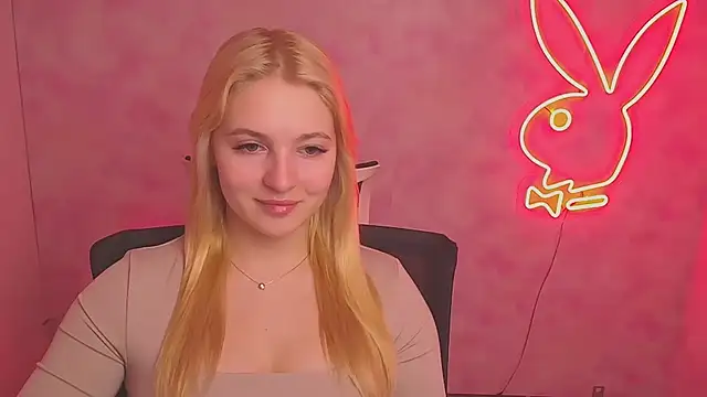 Snapshot of Milka_kiss_ chatting on March 7, 2025, 12:34 pm Milka kiss online show from March 7, 2025, 12:34 pm